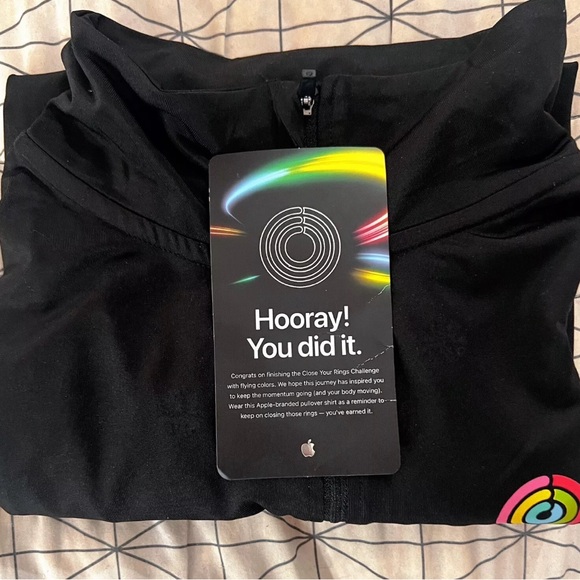 Apple one of a kind pullover - Close Your Rings Challenge award / Ladies Sz M - Picture 6 of 6